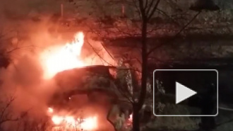 Видео: в Гагарине на улице Строителей полностью сгорела машина