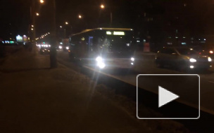 В Петербурге автобус вылетел на встречную полосу 