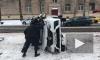 На Новолитовской улице спасатели ставят такси на колеса: видео