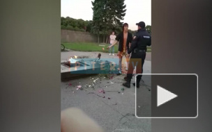 В Петербурге оштрафовали мужчину, который сжигал цветы в Вечном огне на Марсовом поле