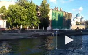 В Петербурге водитель кроссовера-амфибии попытался заехать в Крюков канал