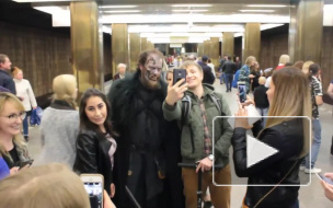 Ходоки из "Игры престолов" спустились в метро Москвы