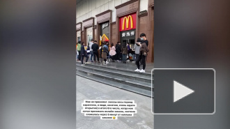 Россиянка показала очередь в McDonald's в открытом после карантина Ухане