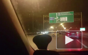 На КАД из-за аварии иномарка прилегла на крышу