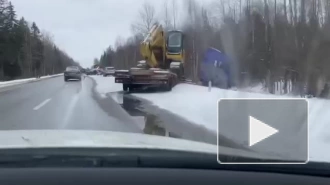 Появилось видео ДТП с грузовиком и смятой легковушкой на трассе "Кола"