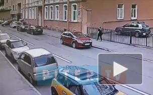 Начинающий водитель не справилась с управлением и въехала в припаркованные машины на Съезжинской улице