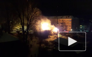 Очевидец снял горящий дом в Питере