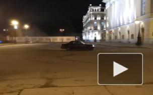 Видео: дрифтеры устроили ночной заезд у Александринского театра