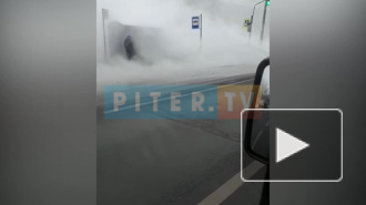 На улице Солдата Корзуна из-под земли бьет фонтан кипятка