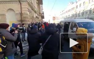 Популярный блогер Юрий Дудь вышел на митинг во Владивостоке