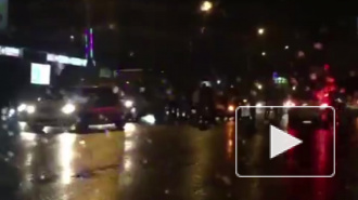 Видео из Барнаула: Пешеход попал поочередно под две машины на Павловском тракте