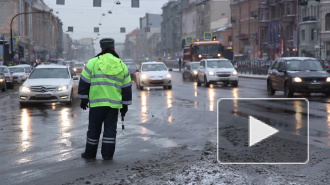 Первый снег в Петербурге испортил жизнь автолюбителям и уже уносит жизни