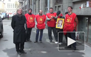 Коммунисты установили в центре города бюст Сталина