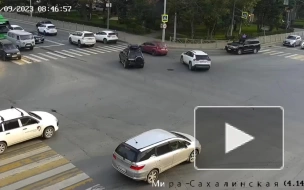 В центре Южно-Сахалинска скорая помощь попала в ДТП