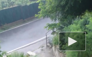 На Краснодарский край и Черноморское побережье надвигаются мощные ливни с грозами и градом