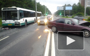 Рейсовый автобус столкнулся с BMW, водитель легковушки в реанимации