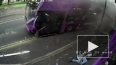 Чудесное видео из Англии: Мужчину сбил автобус, он ...