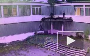 В Кировском районе три подростка похитили видеокамеры со здания школы