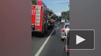 В Горелово иномарка на высокой скорости протаранила бетономешалку