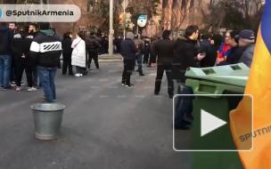 Лидер оппозиции призвал соорудить баррикады у парламента Армении