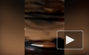 Видео: на проспекте Кузнецова школьники кидали зажженные петарды в машины