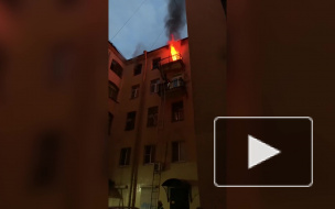 Пожарные вынесли из огня обнаженную девушку в Адмиралтейском районе