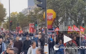 В Париже проходит манифестация с требованием повышения зарплат
