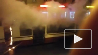 Появилось видео жуткого пожара в трамвае на Среднеохтинском проспекте 