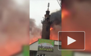 В Кизляре горит огромная мечеть: пожарные борются с огнем, спасая религиозную святыню