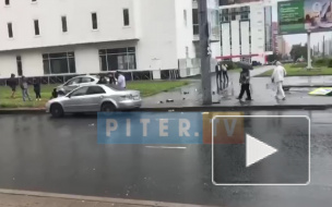 Видео: трое пешеходов пострадали в ДТП на пересечении Ленинского проспекта и улицы Десантников