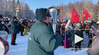 У мемориала "Разорванное кольцо" прошел памятный митинг 