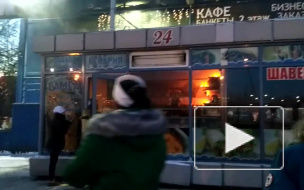 На проспекте Энергетиков загорелось кафе