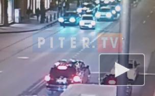 Видео: ДТП на перекрестке Каменноостровского и Большого проспектов