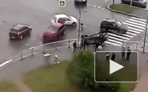 На видео попало ДТП с перевертышем на перекрёстке Блюхера