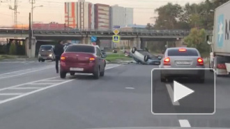 В Невском районе автомобиль перевернулся "с ног на голову"