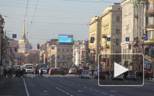Чиновники Смольного пожаловались депутатам на свои "убитые" машины и решили купить 92 новых автомобиля