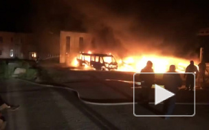 Ночью в Кингисеппе сгорели 12 новых микроавтобусов Ford Transit