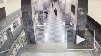 В московском метро мужчина столкнул пассажира на рельсы