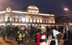 Вторая волна протеста: колонна двинулась по Невскому от Площади Восстания