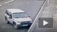 Появилось видео, как водитель LADA врезался в ограждение ...