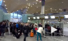 Пассажиры задержанного на 18 часов рейса Петербург-Нячанг ждут регистрацию в "Пулково"