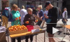 Мандаринки спасают людей: петербуржцы меняют сигареты на фрукты 