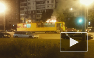 Ночью в Петербурге горели три машины и трамвай