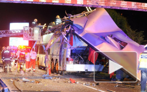 27 человек пострадали в ДТП: В Венгрии украинскому автобусу "срезало" второй этаж