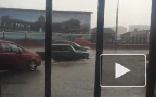 В Петербурге после ливня затопило несколько набережных