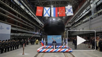 В Петербурге торжественно спустили на воду подводную лодку "Великие Луки"
