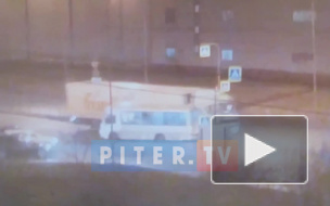 Видео: фура врезалась в маршрутку на Софийской улице 