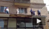 Видео: защитники Pussy Riot забрались на крышу у Хамовнического суда