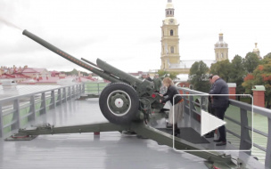 Настасья Кински выстрелила из пушки в Петропавловской крепости