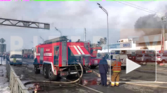 Пожар в автоцентре "Рольф" потушили: видео с места ЧП